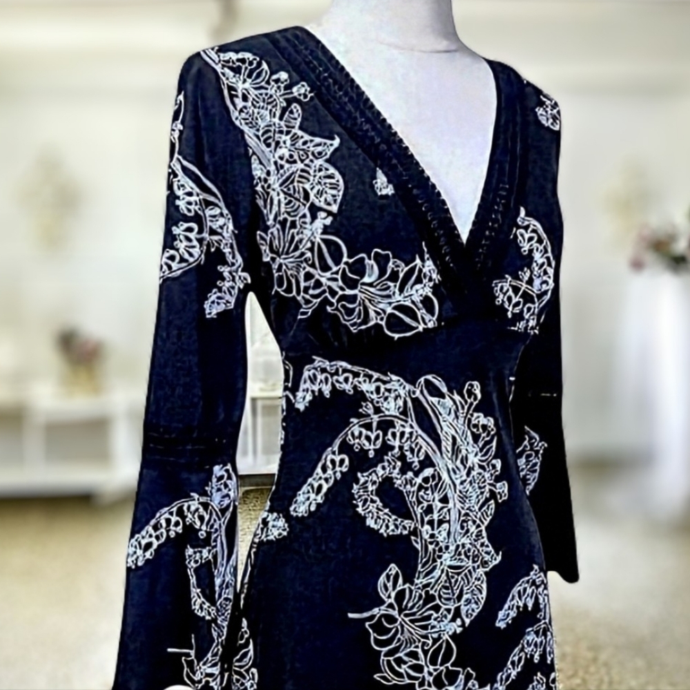 Vintage La Belle Fit & Flare Lace trim. Bell Sleeve Black Beaded Accents